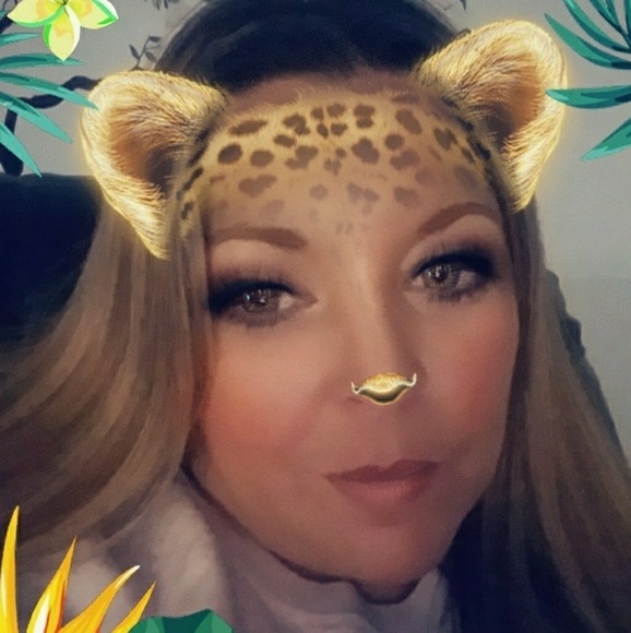 Meet your Posher, Jessica - Picture 1 of 2